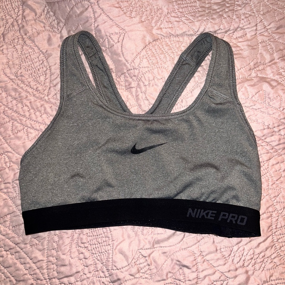 Women's Nike Swoosh small-Support Sports Bra, Grey